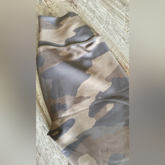 ALO High-Waist Camo Vapor Legging - Picture 6 of 8